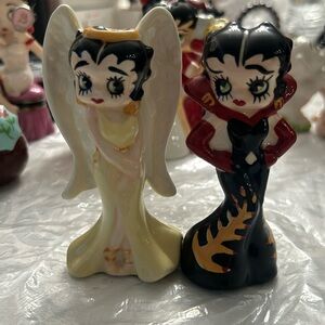 Betty Boop DEVIL & ANGEL Magnetic Ceramic Salt/ Pepper Shaker Set MINT Condition